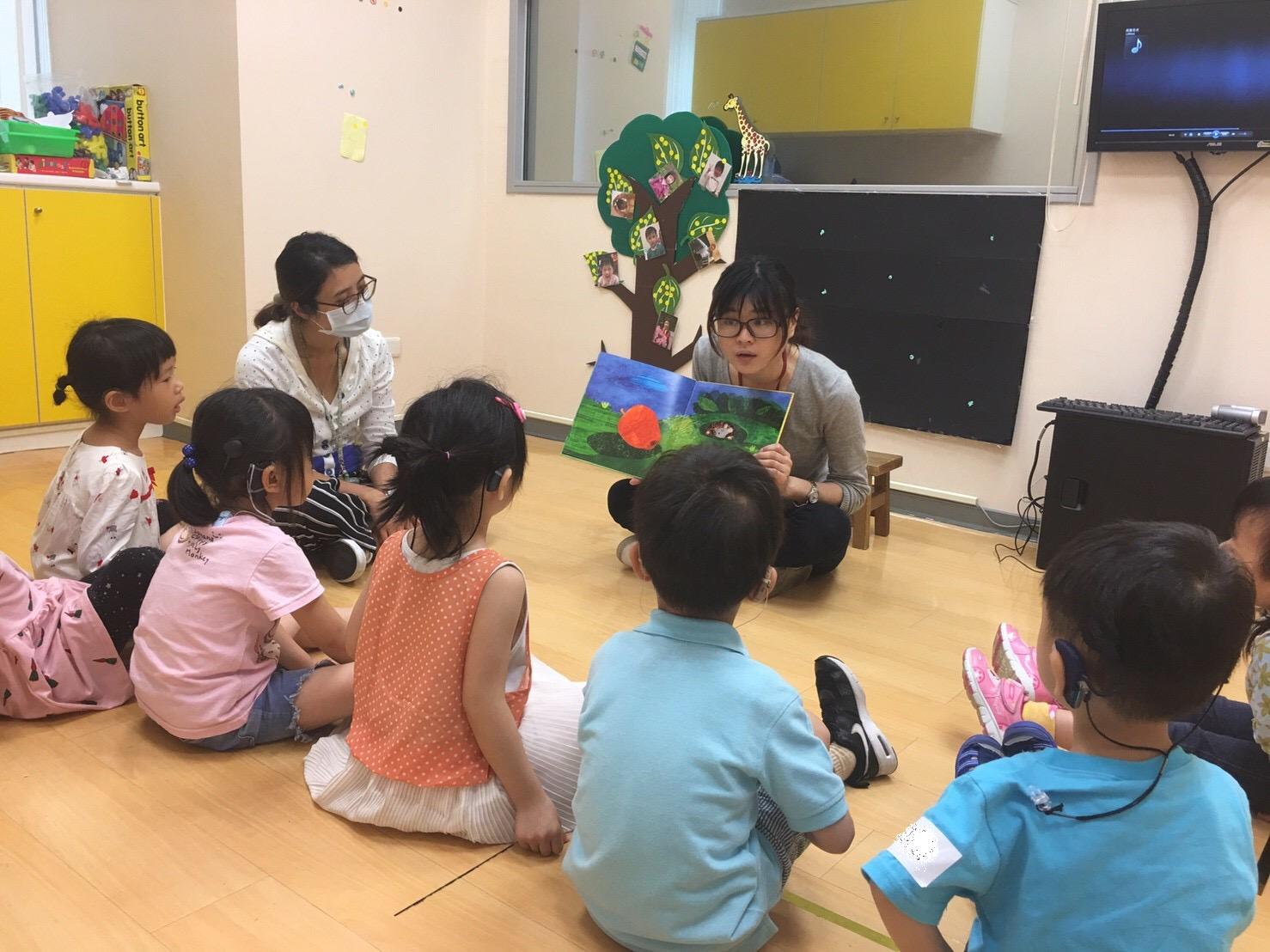 像聽損生一樣，有特殊需求的孩子在融入一般校園環境時，需要周圍的人協力合作，以同理心對待。