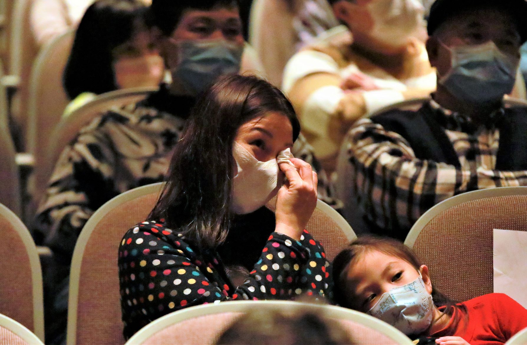 聽損兒家長觀看《我想說出我自己》聽損兒成長紀錄片頻頻感動拭淚