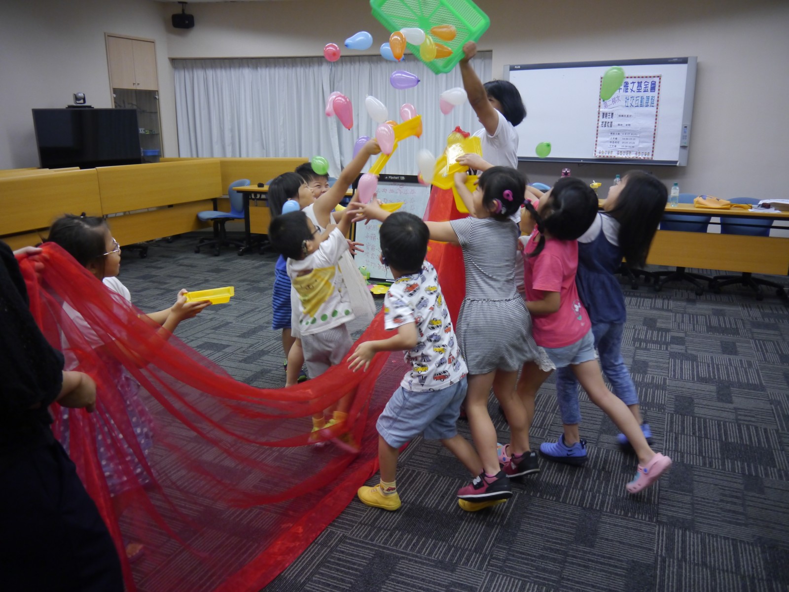 孩子進入幼兒園後要學習適應團體生活,而具備社交技巧就顯得相當重要。